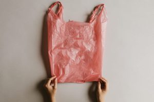 promueve bolsas plastico biodegradables