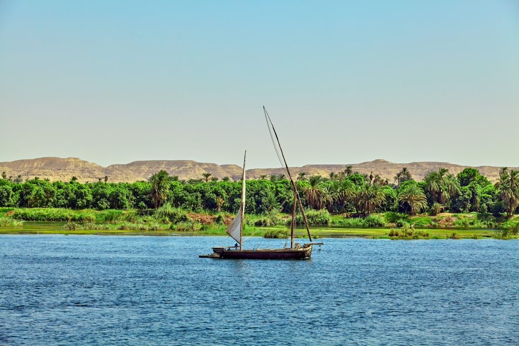 barco por el río Nilo.