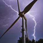 ¿Cómo se protegen las turbinas de los rayos durante tormentas eléctricas?